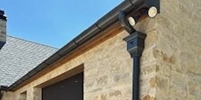 Aluminum Gutters vs. Vinyl Gutters: Which is Right for Your Home?