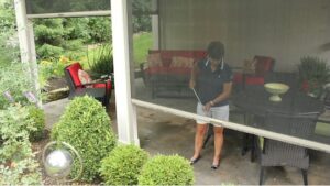 Manual retractable screens
